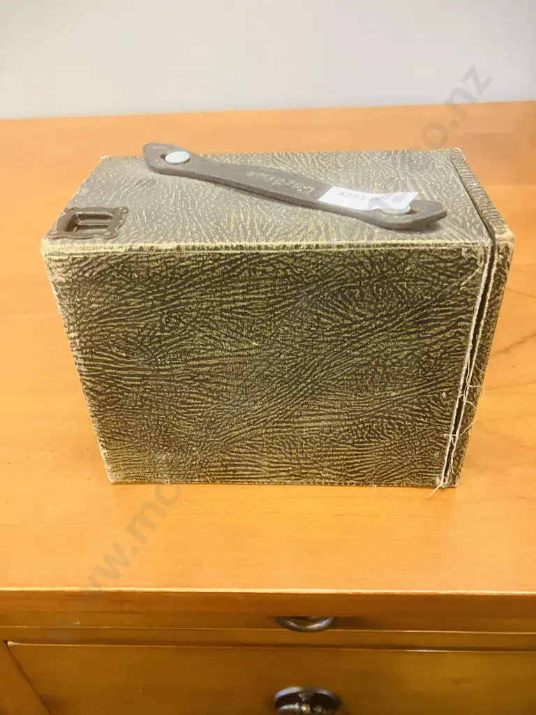 Antique Early 1920's Butcher’s No.2 Carbine Box Camera  -  120  /  6 x 9 Image 1++
