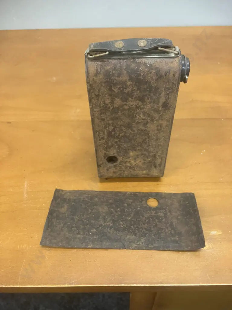 Antique Early 1930s Coronet Folding 120 Camera With EveryDistance Lens Image 1++