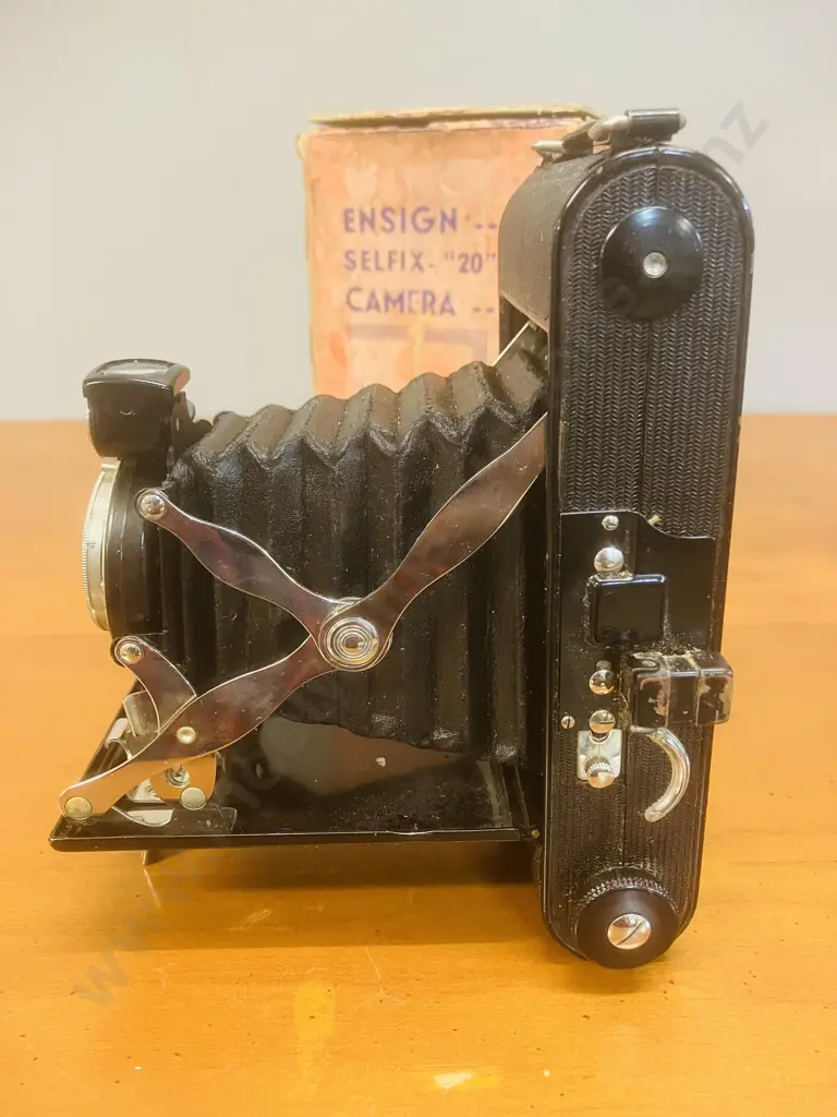 1936 Ensign Selfix "20" Camera f7.7 105 mm Ensar, Model S/1 With Original Box. #J16798 Image 1++