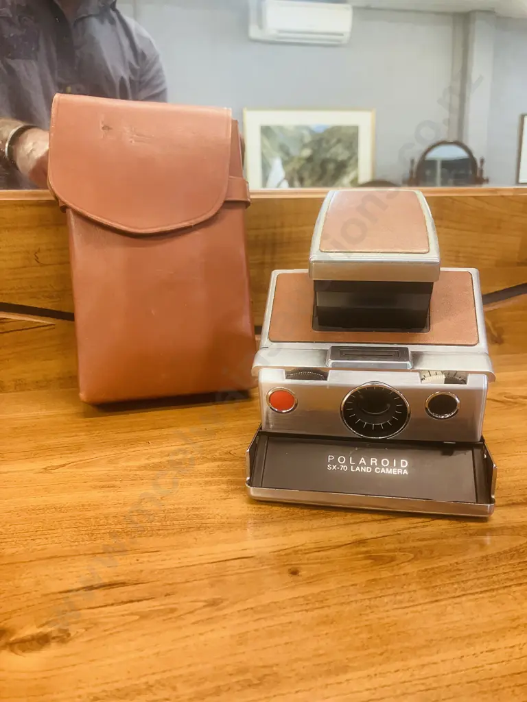 Vintage 1970’s Polaroid SX-70 Land Camera With Leather Case Image 1++