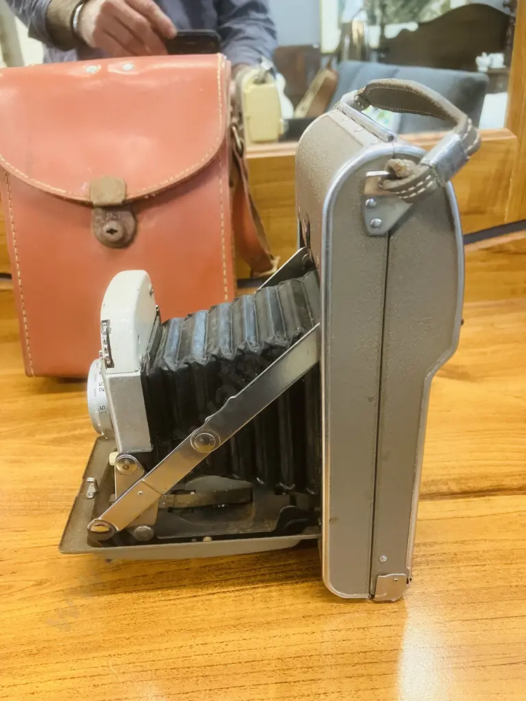 Vintage Polaroid Highlander Land Camera Model 80A With Leather Case. (1957 - 1959) Image 1++