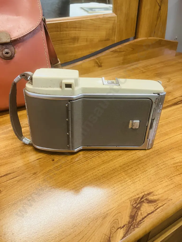 Vintage Polaroid Highlander Land Camera Model 80A With Leather Case. (1957 - 1959) Image 1++