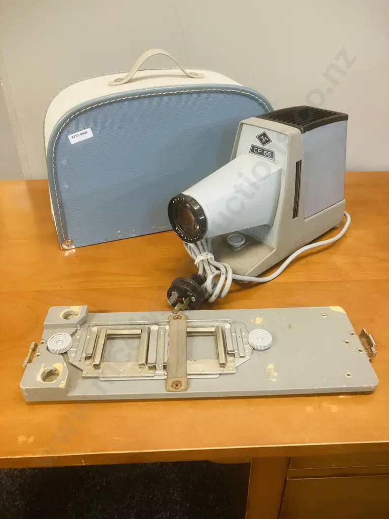 Vintage 1950's Agfa CP 66 Slide Projector Image 1++