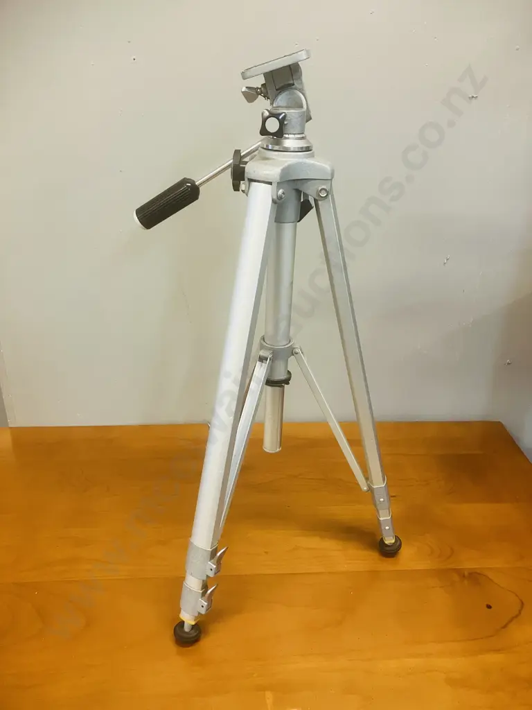 Mamiya 1506 Tripod Image 1++