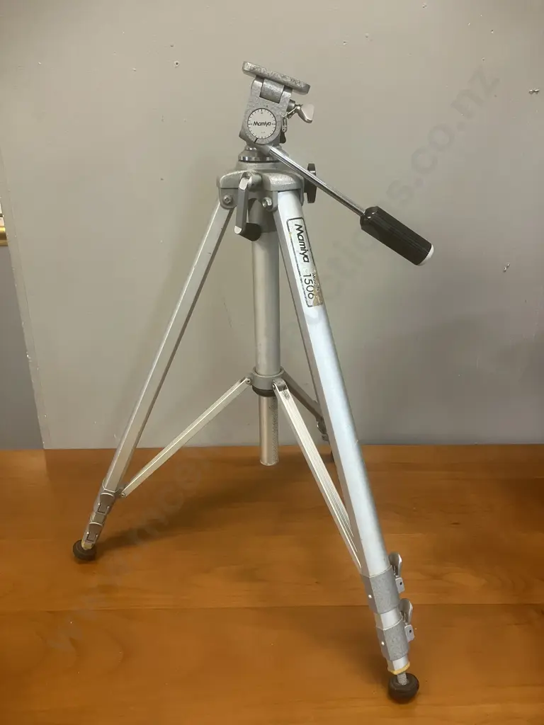 Mamiya 1506 Tripod Image 1++