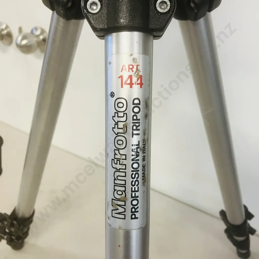 Manfrotto Art 144 Professional Tripod With #136 Head - Made In Italy Image 1++