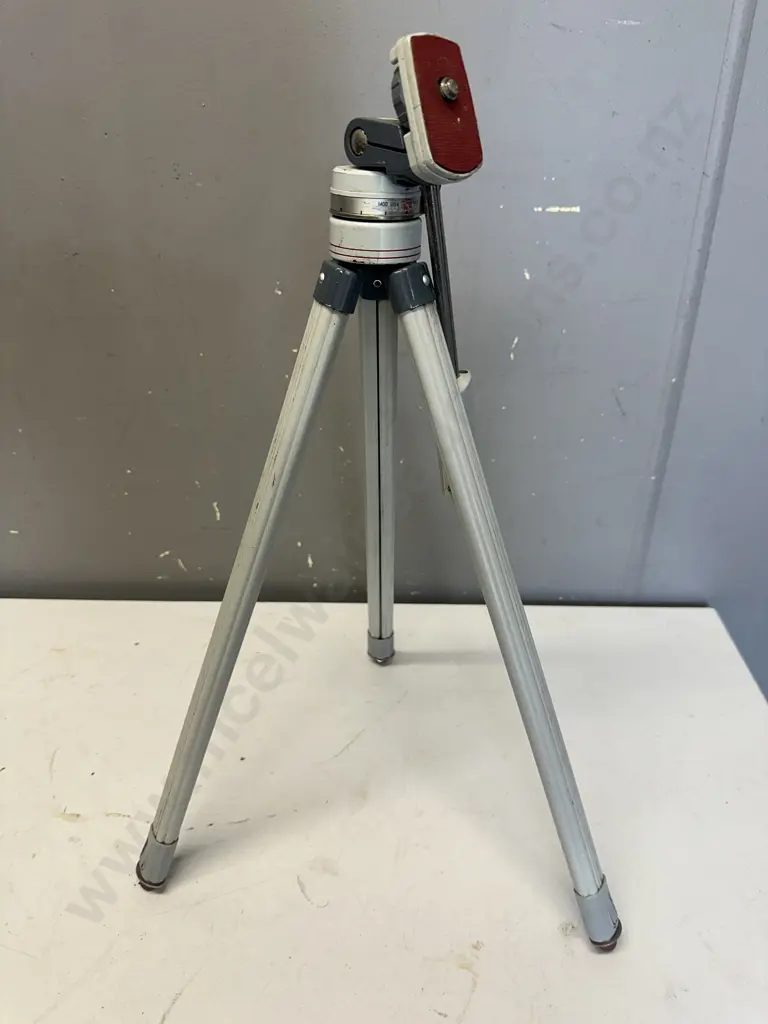 Vintage Stabila Model 1154 Tripod Image 1++