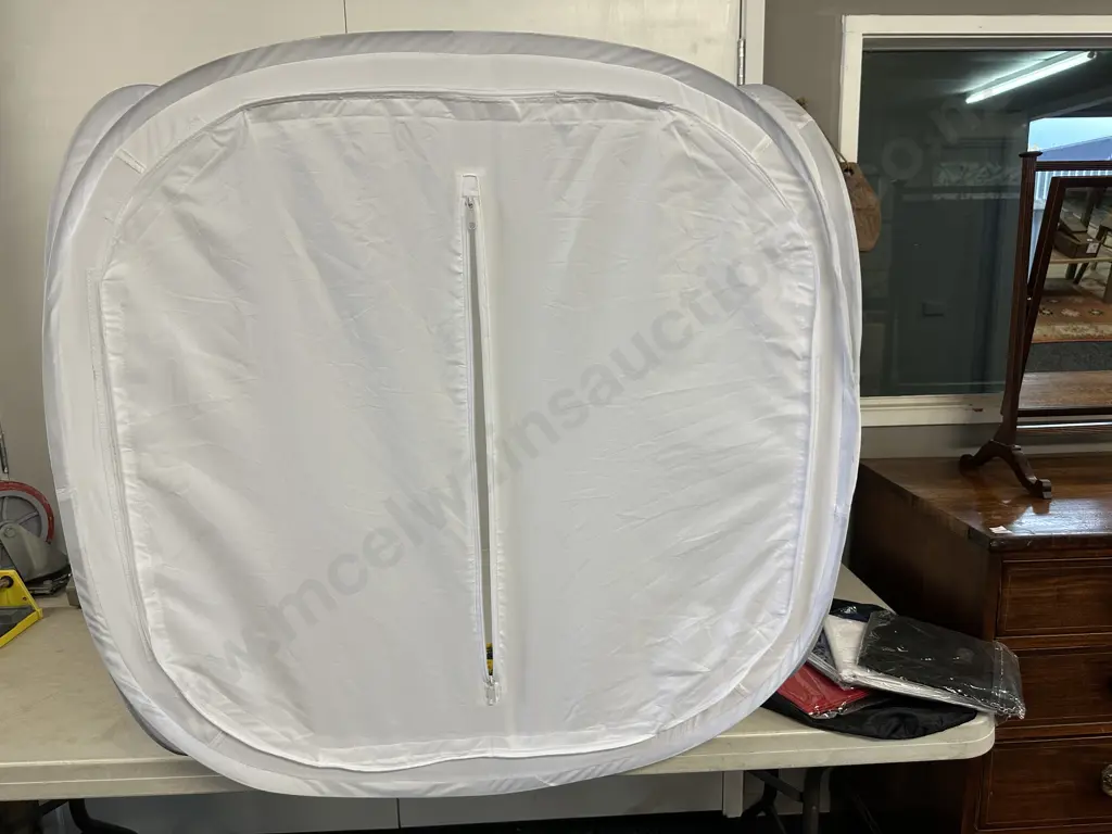 Collapsible Photographers Light Tent With Four Coloured Background Sheets Image 1++