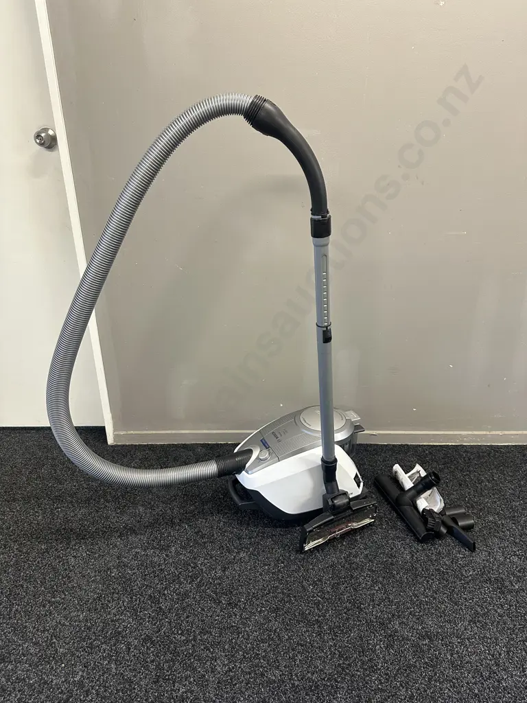Bosch Vacuum Cleaner BGS5 Relaxx'x Hepa 2200w Bagless Rotation Clean System Image 1++