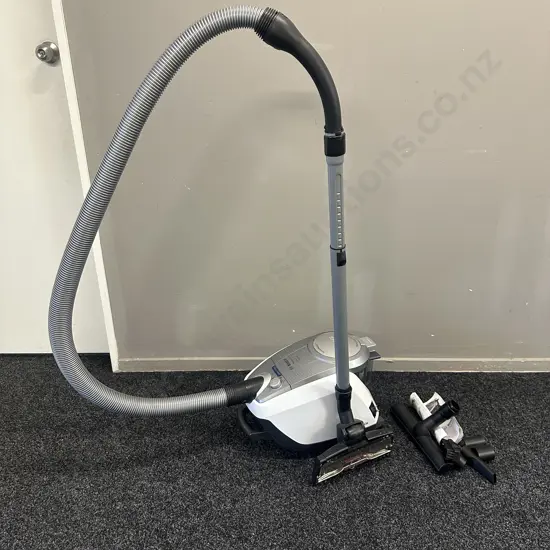 Bosch Vacuum Cleaner BGS5 Relaxx'x Hepa 2200w Bagless Rotation Clean System