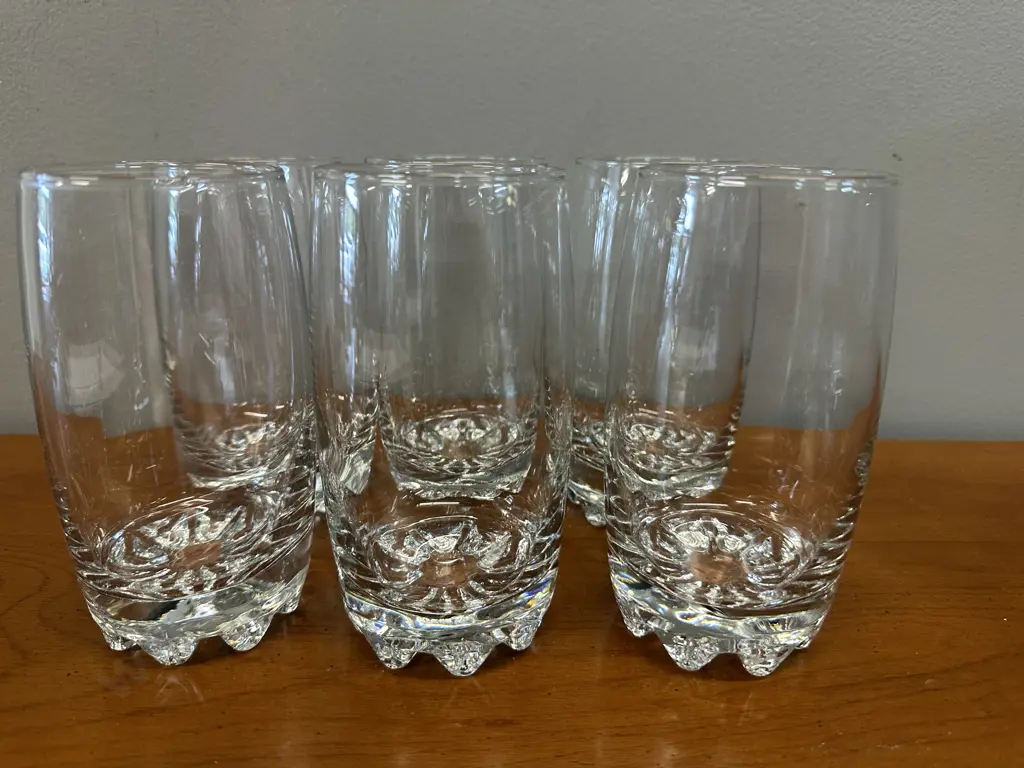 Set Of Six Tumblers Cut Glass Starburst Base Image 1++