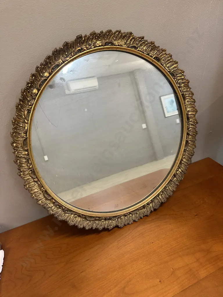 Vintage Round Ornate Gilt Mirror Dia53cm. Image 1++