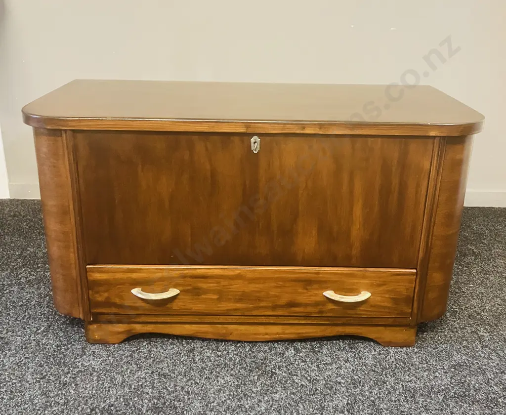 An Art Deco Mahogany Veneer Blanket Box by Alan M Murie Ltd (Auckland). With Key, Lined Inner Box. H50 W91 D45cm Image 1++