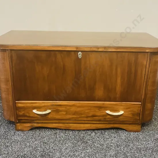 An Art Deco Mahogany Veneer Blanket Box by Alan M Murie Ltd (Auckland). With Key, Lined Inner Box. H50 W91 D45cm