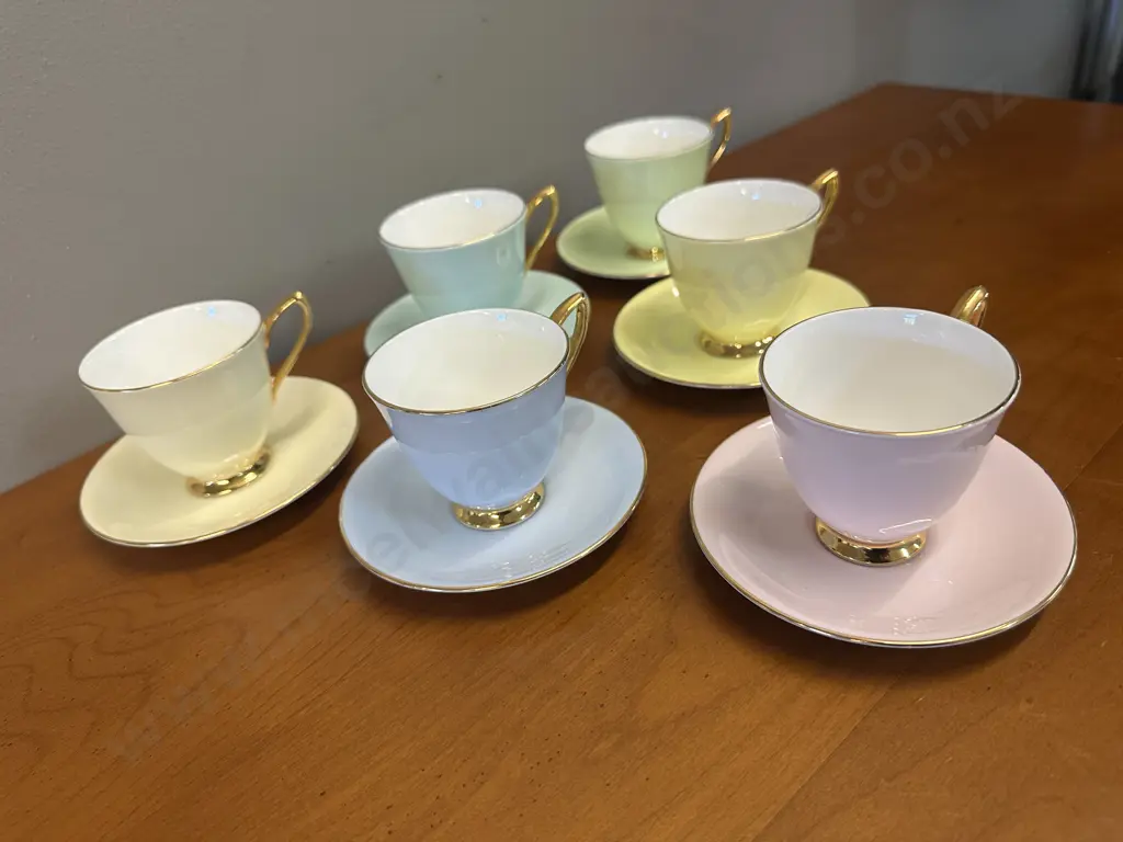 Vintage Royal Albert Set Of Six Tea Cups & Saucers Image 1++