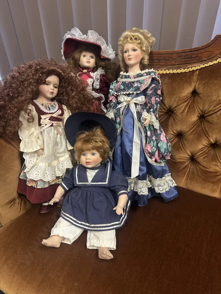Vintage Porcelain Dolls x4 Image 1++