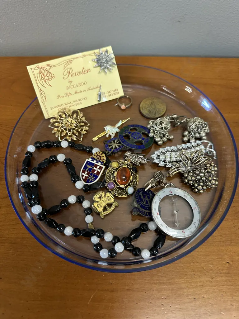 Selection Of Jewellery Items Including Badges Etc Image 1++