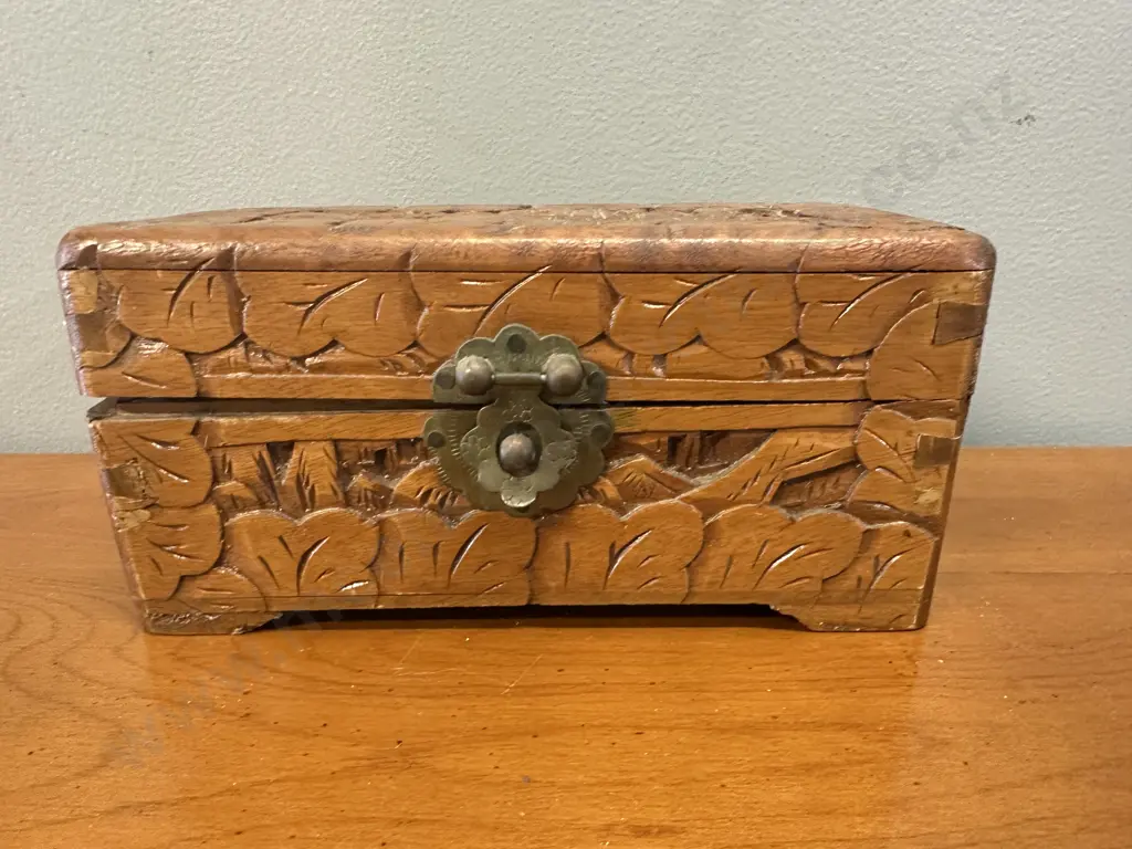 Vintage Wooden Carved Jewellery Box 10x20x11cm. Image 1++