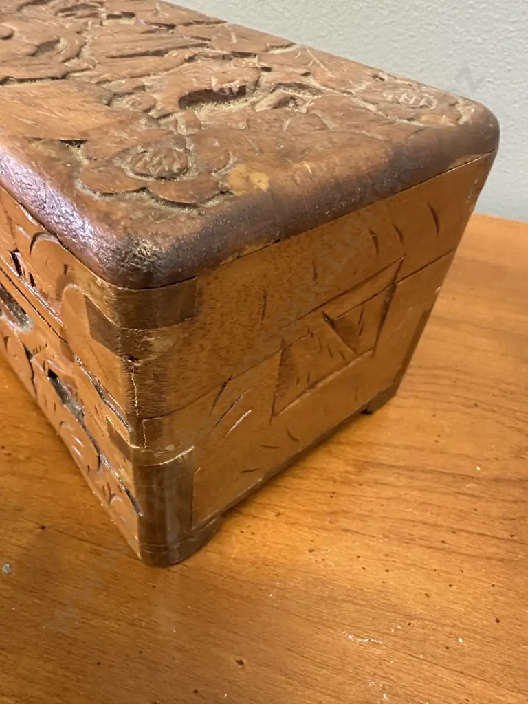 Vintage Wooden Carved Jewellery Box 10x20x11cm. Image 1++
