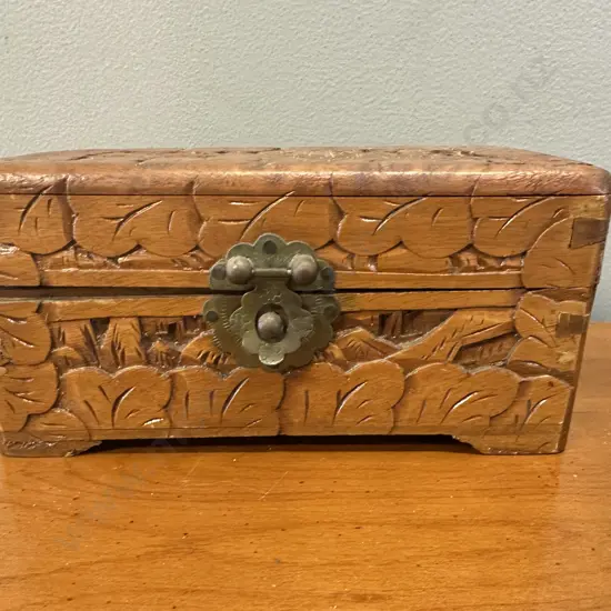 Vintage Wooden Carved Jewellery Box 10x20x11cm.