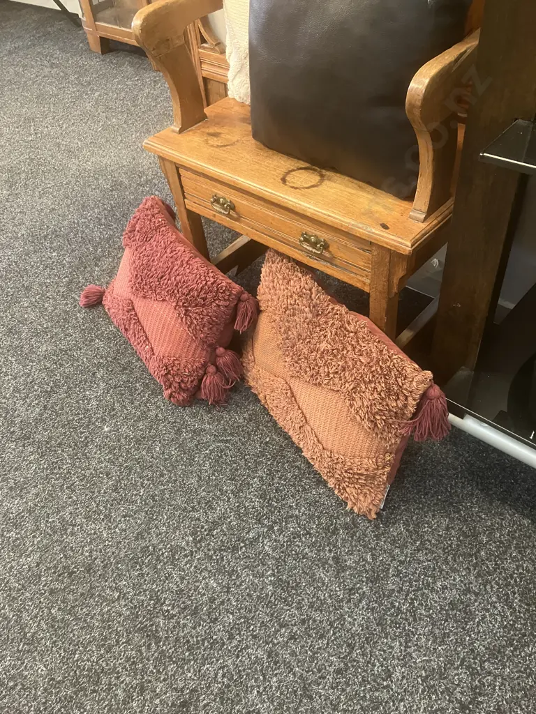 Lot of 4 Cushions Image 1++