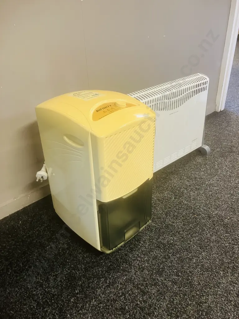 Living & Co Heater Model LCH750W & Infinity Dehumidifier IDH2000 Image 1++