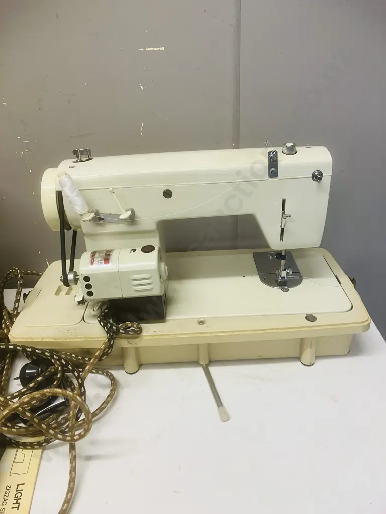 1970s LEMAIR Super Deluxe Sewing Machine Image 1++