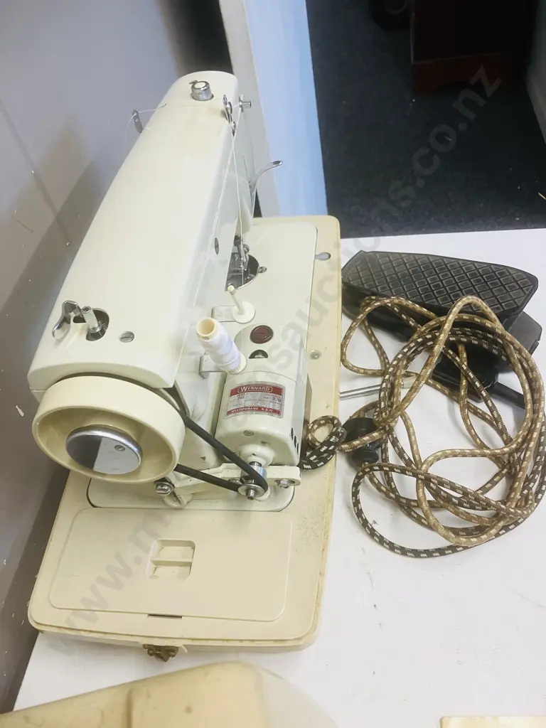 1970s LEMAIR Super Deluxe Sewing Machine Image 1++