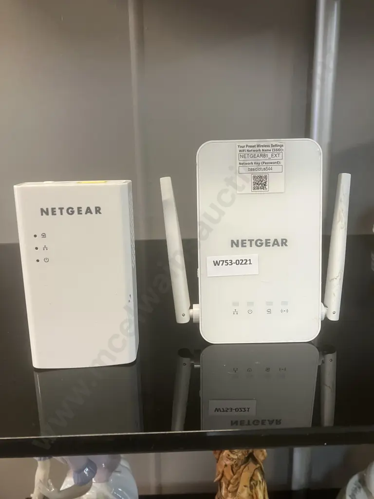Netgear Powerline WiFi 1000 Model PLW1000v2 & PL1000v2 Image 1++