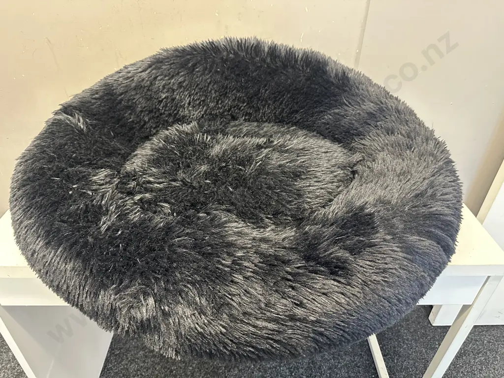 'Brooklyn' Black Round Animal Bed Image 1++