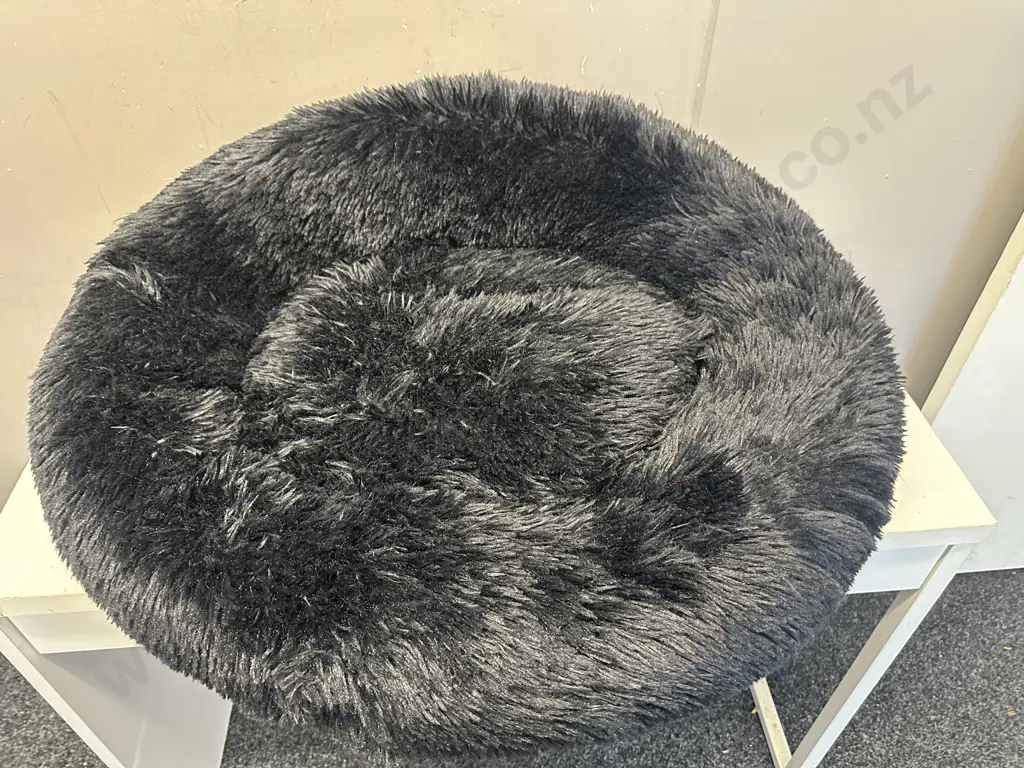 'Brooklyn' Black Round Animal Bed Image 1++