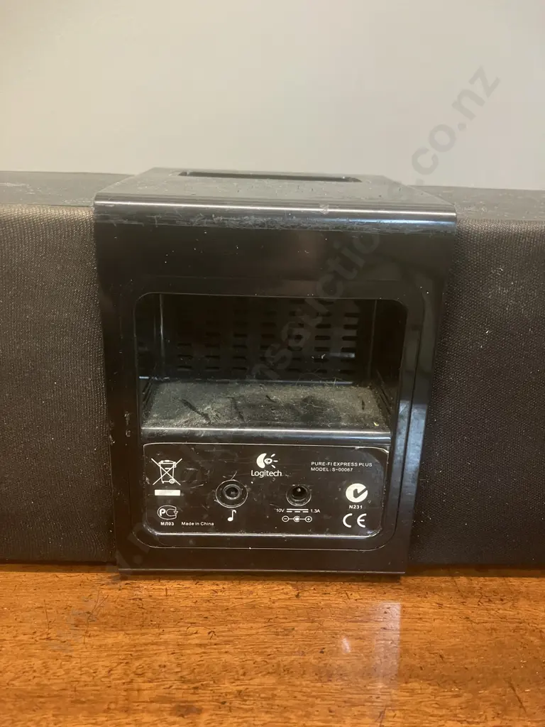 Retro Logitech Pure-Fi Express Plus 30-pin Ipod/Iphone Speaker Dock Model Alarm Clock Image 1++