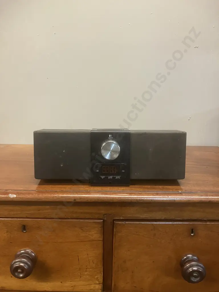 Retro Logitech Pure-Fi Express Plus 30-pin Ipod/Iphone Speaker Dock Model Alarm Clock Image 1++