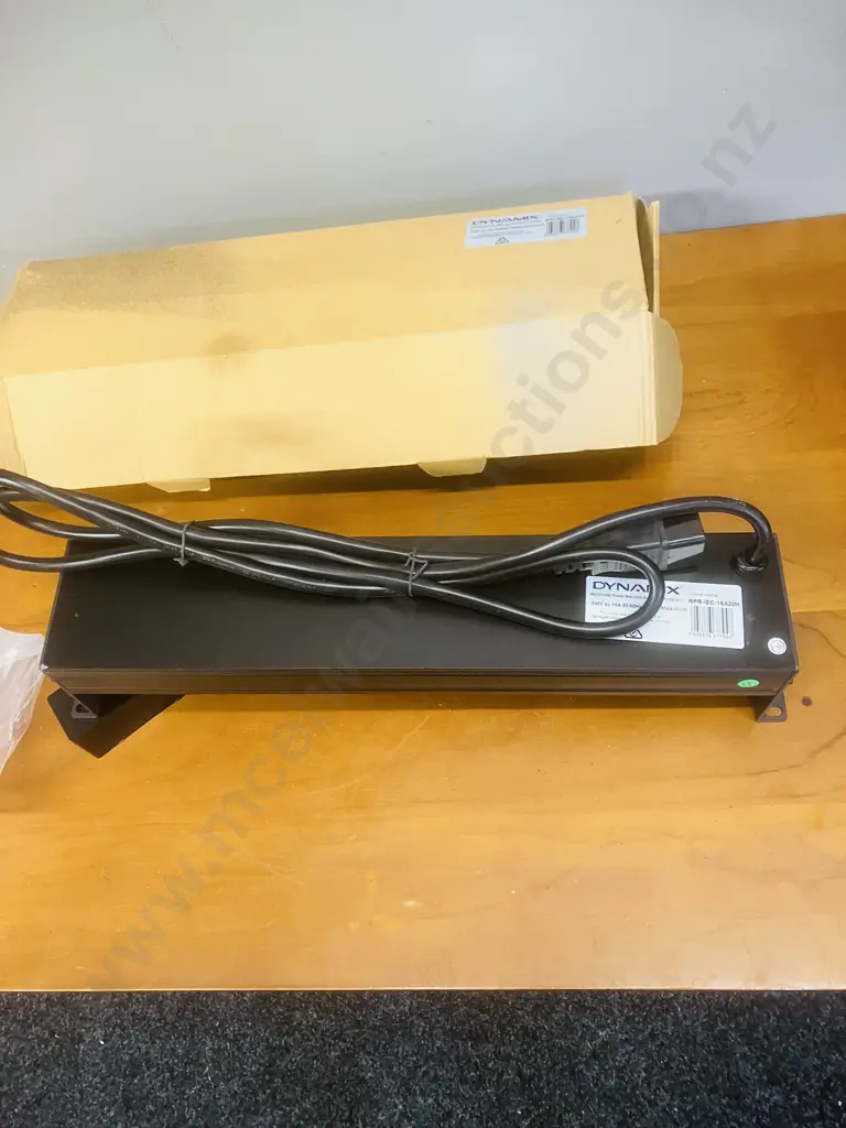 Dynamix RPR-IEC-16A20H 20 Outlet Horizontal Power Rail with 6KAC-CurveCircuit Breaker. Integrated 2m Power Cord, Black Image 1++