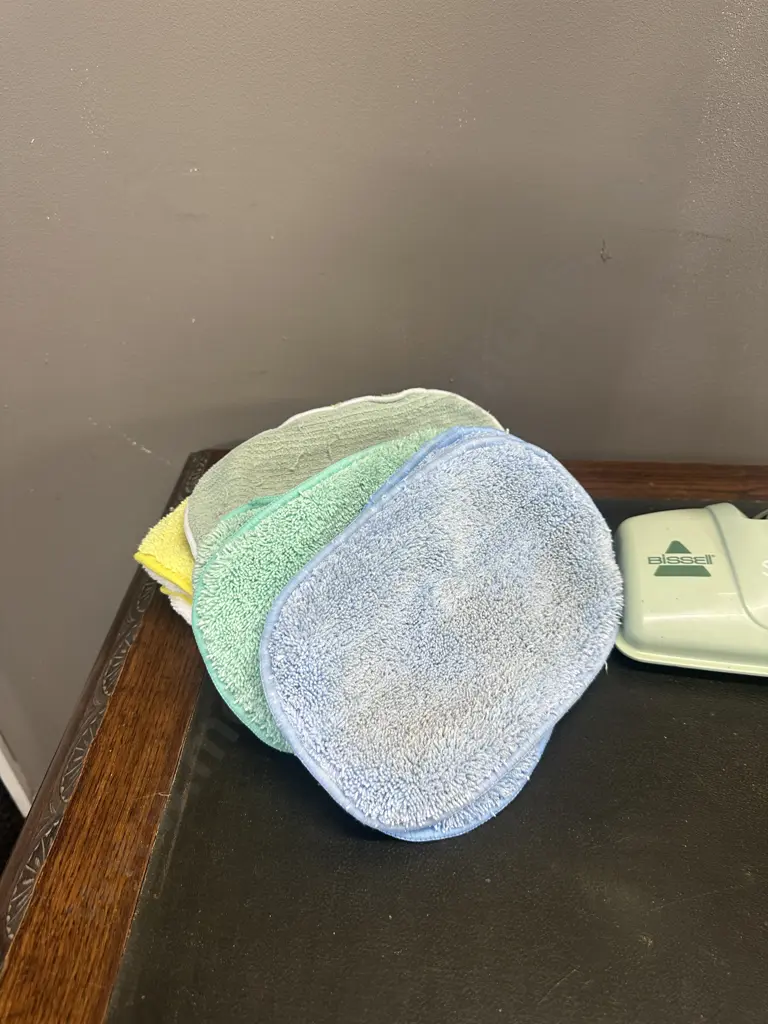 Bissell Floor Steamer & Pads Model 1867-L Image 1++