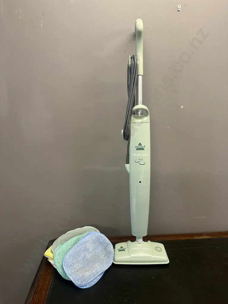 Bissell Floor Steamer & Pads Model 1867-L Image 1++