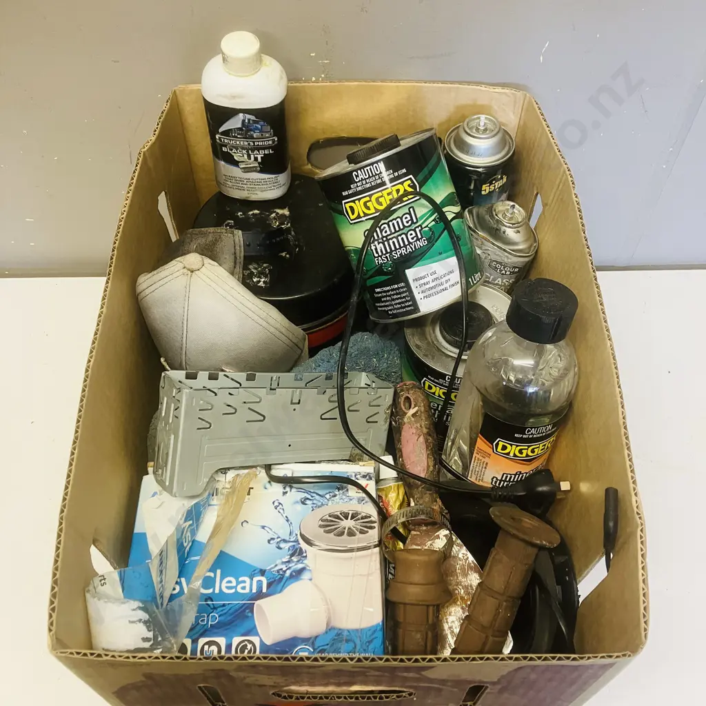 Box Lot Chemicals & Sundry Items Image 1++