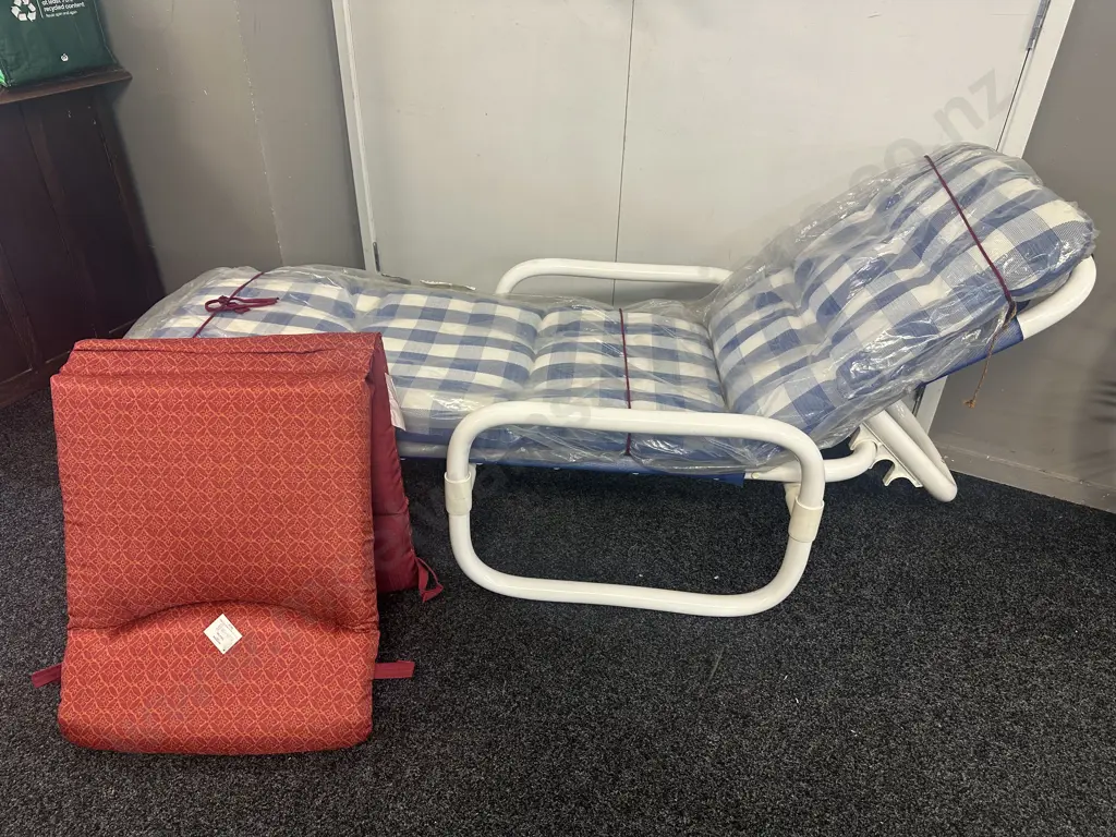 Ex Big Save Outdoor Sun Lounger White Tubular Frame With Navy Blue & White Check Cushion & New Red Chair Cushion  Image 1++