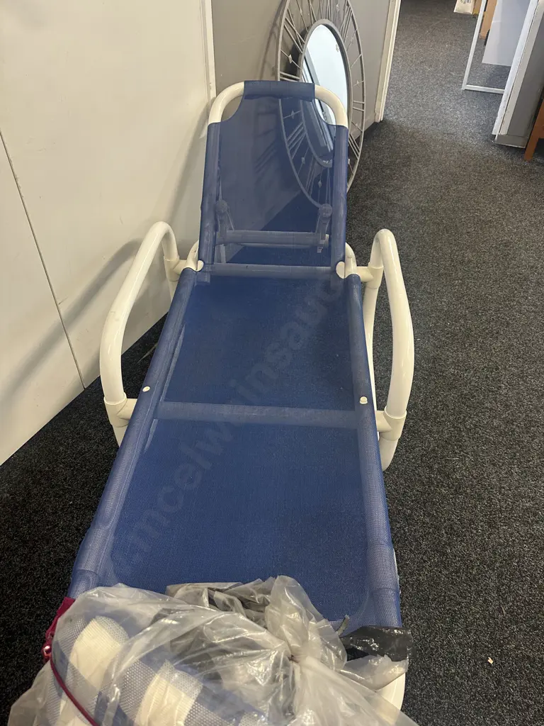 Ex Big Save Outdoor Sun Lounger White Tubular Frame With Navy Blue & White Check Cushion & New Red Chair Cushion  Image 1++
