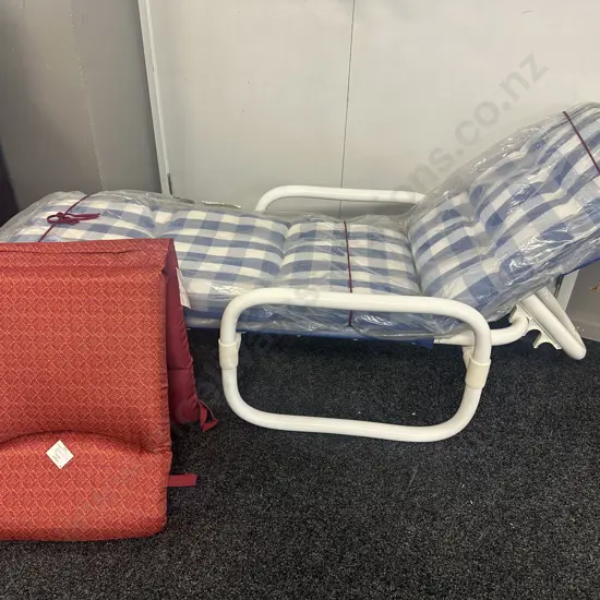 Ex Big Save Outdoor Sun Lounger White Tubular Frame With Navy Blue & White Check Cushion & New Red Chair Cushion 