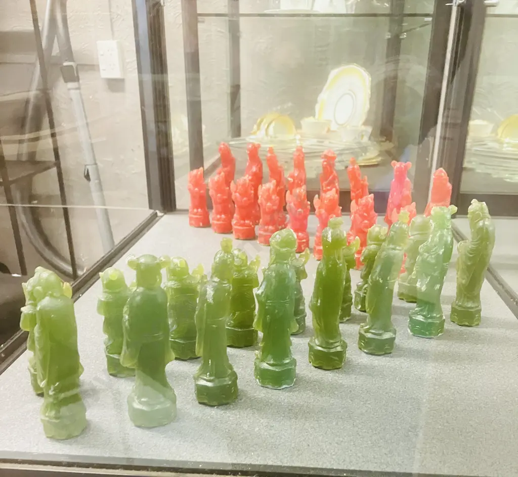Chinese Characters Chess Set, Green & Red Resin With Felt Bases. King Height 13cm Image 1++