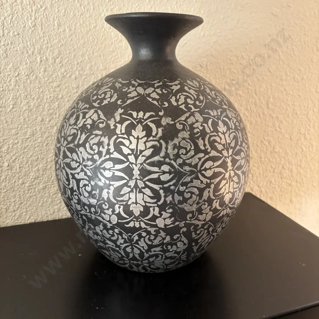 Floral Wall Art. Dia 60cm with Decorative Bulbous Vase 32cmH Image 1++