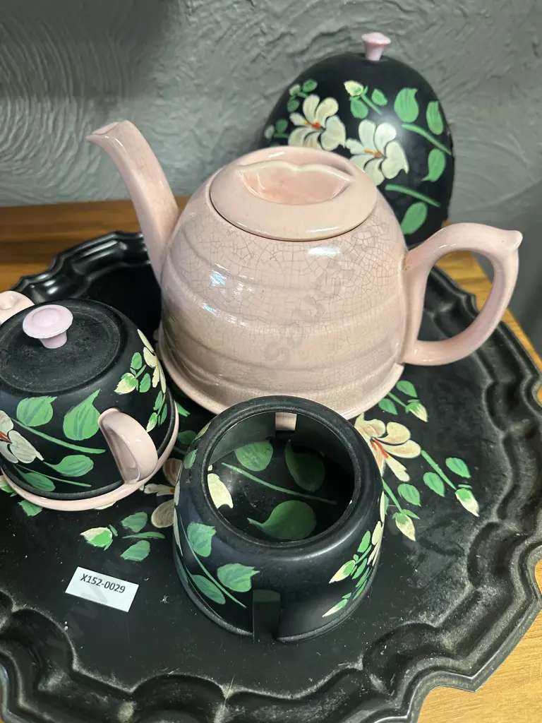 Vintage English Pink Teapots B7744B Ever Hot Insulated & Cover With Round Scalloped Edge Tray Image 1++