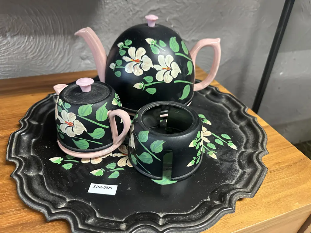 Vintage English Pink Teapots B7744B Ever Hot Insulated & Cover With Round Scalloped Edge Tray Image 1++