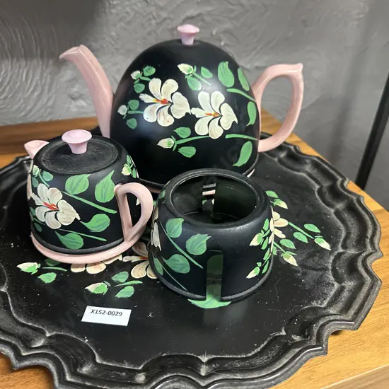 Vintage English Pink Teapots B7744B Ever Hot Insulated & Cover With Round Scalloped Edge Tray