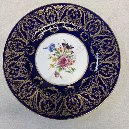 Royal Worcester Handpainted and gilded Display Cabinet Plate. Dia27cm