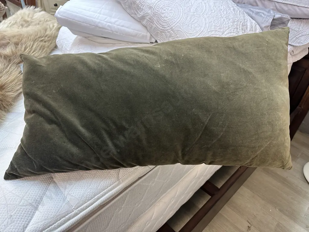 Green design republique Rectangular Cushon W86,D42cm. Image 1++