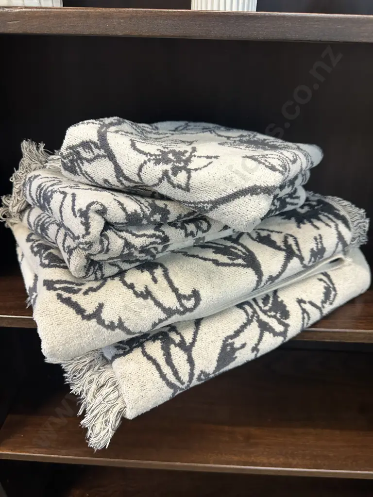 Selection of Towels, Handtowels In Red Currant Image 1++