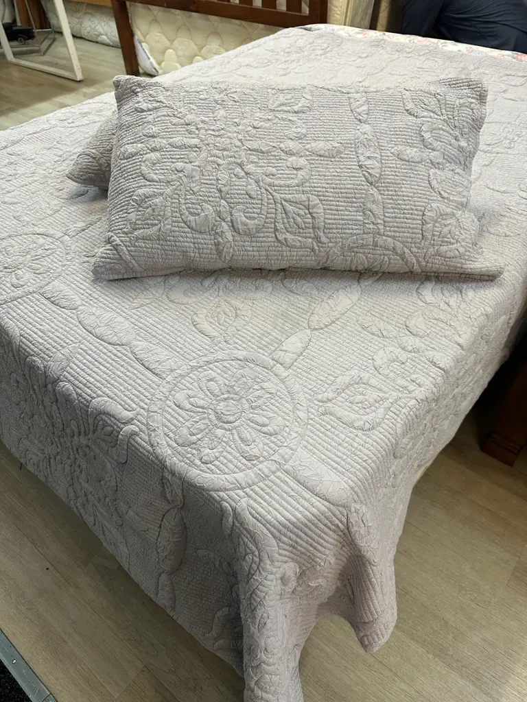 Double Size Grey Relief Patterned Duvet Cover, Pillows & Pillowcases x 2 Image 1++