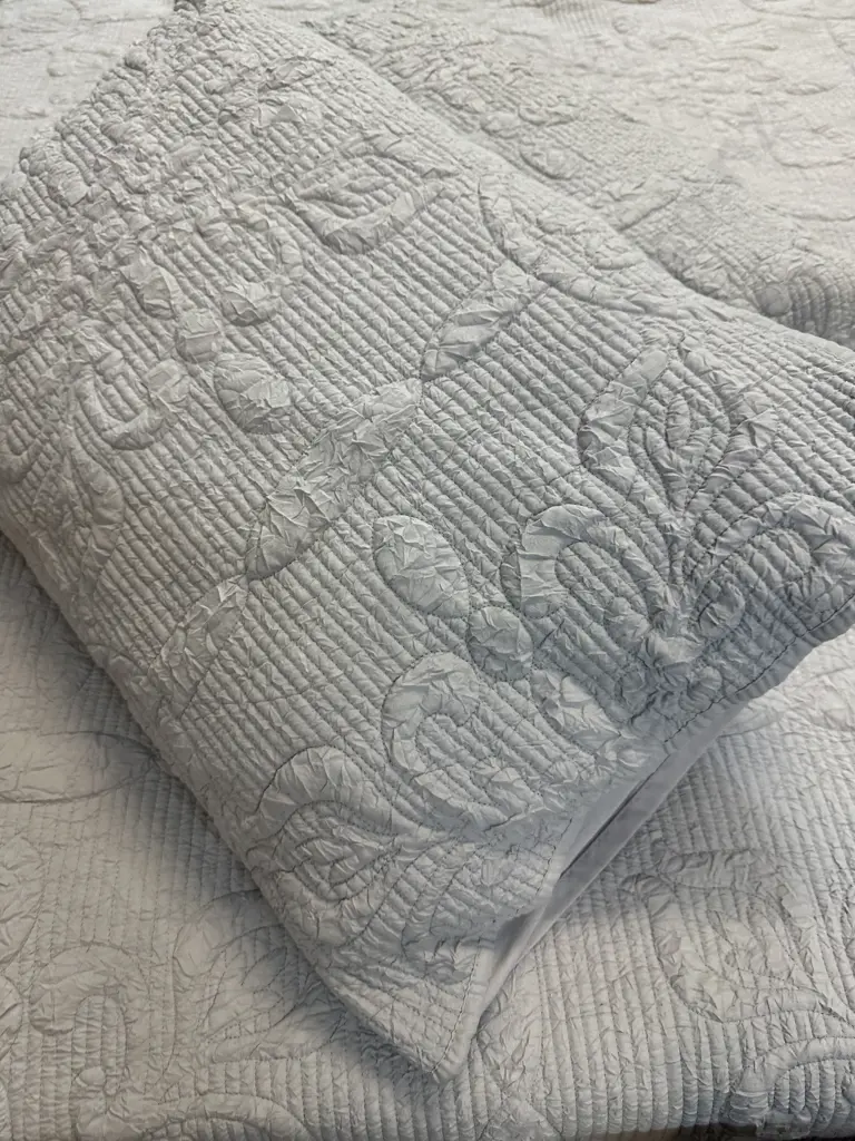 Double Size Grey Relief Patterned Duvet Cover, Pillows & Pillowcases x 2 Image 1++